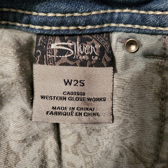 Women's Silver Jeans Distressed Suki Denim Capris - Picture 7 of 10